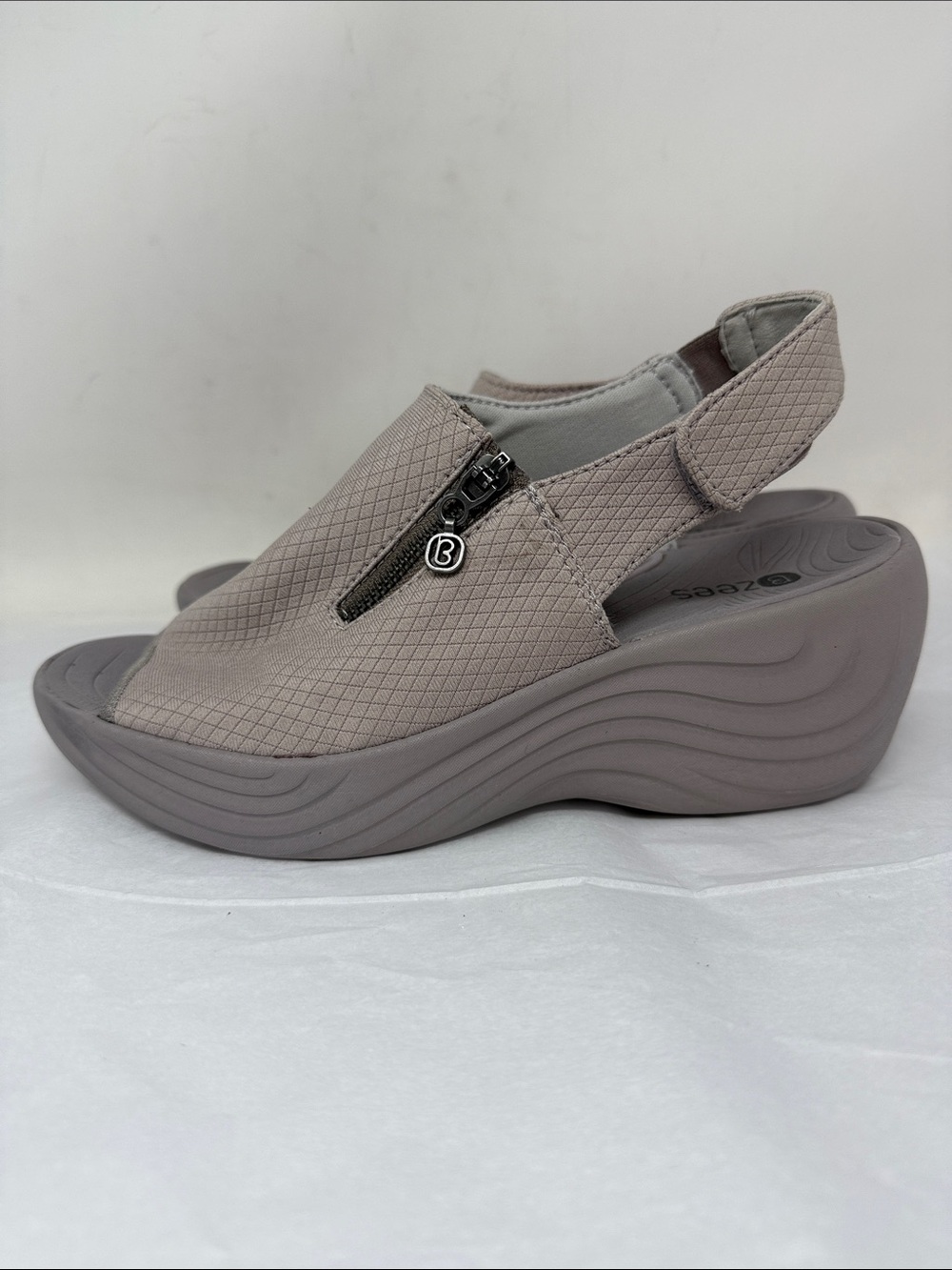BZees Zip Line Taupe Wedge Comfort Sandals Zip Front Size 7.5W Walking Shoes